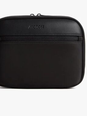 Monos Hanging Toiletry bag